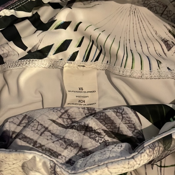 High Rise Patterned Capri Leggings - Picture 2 of 2